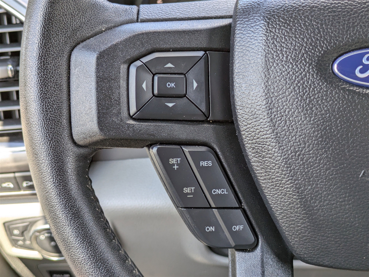 2020 Ford F-150 XLT photo 23