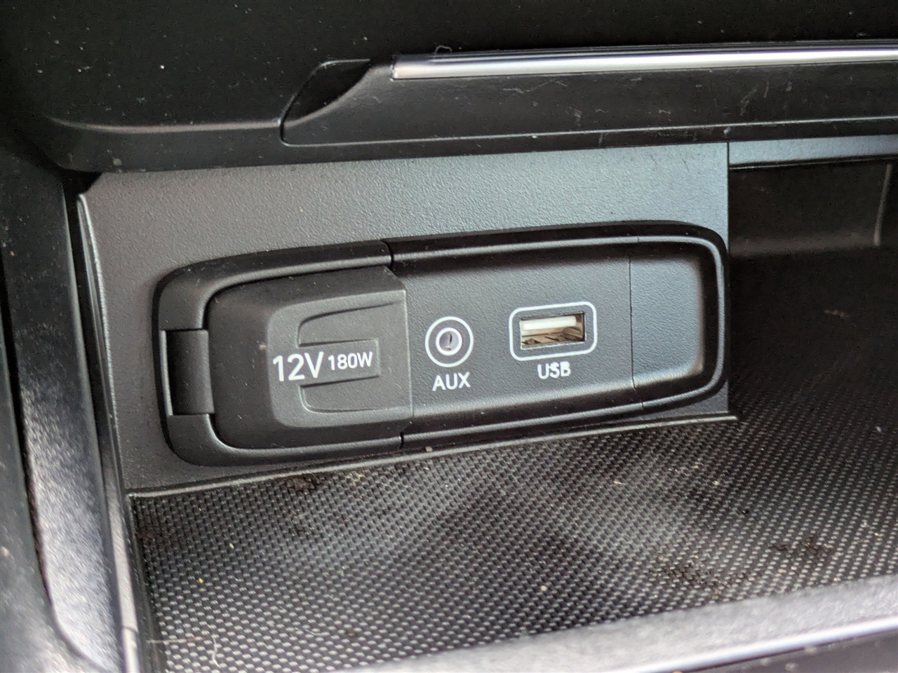 2020 Genesis G70 2.0T photo 18
