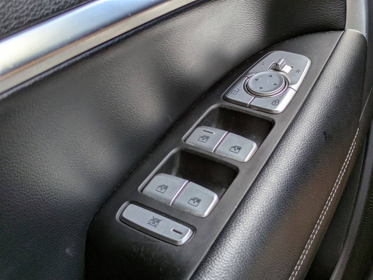 2020 Genesis G70 2.0T photo 19