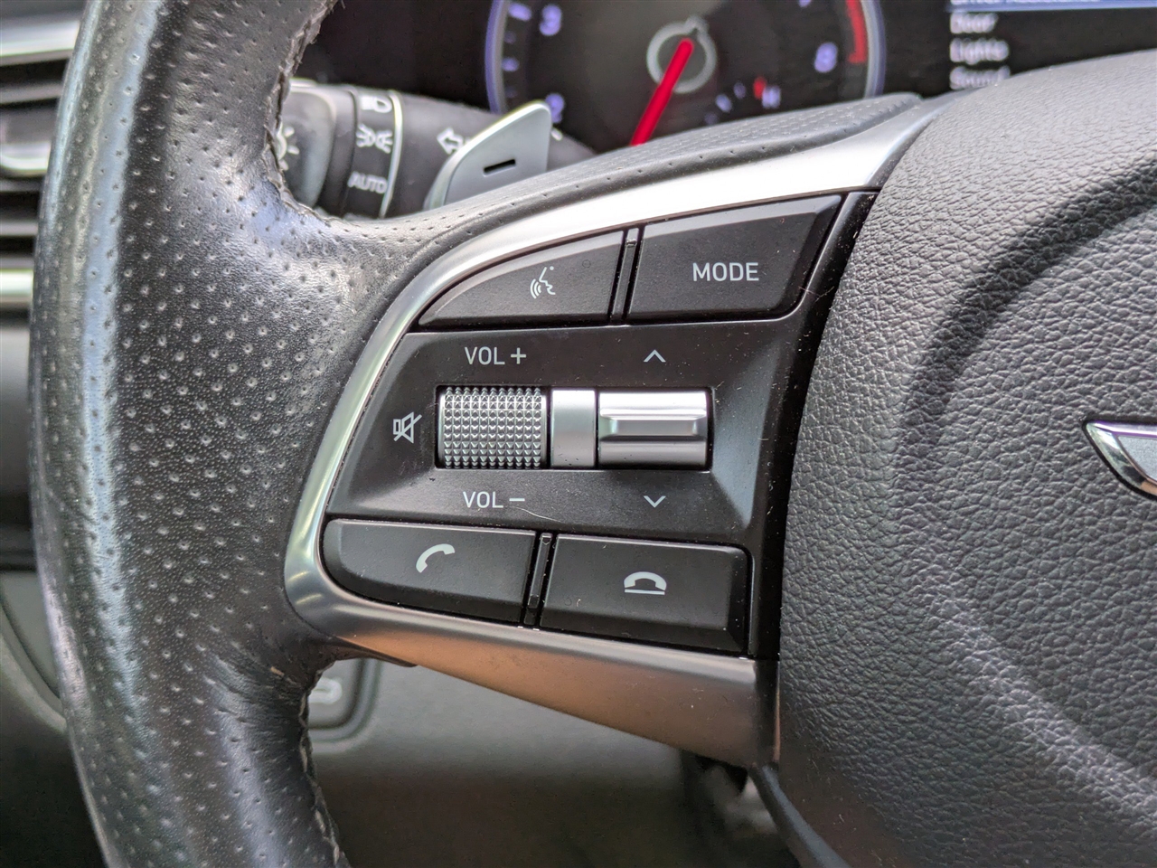 2020 Genesis G70 2.0T photo 20