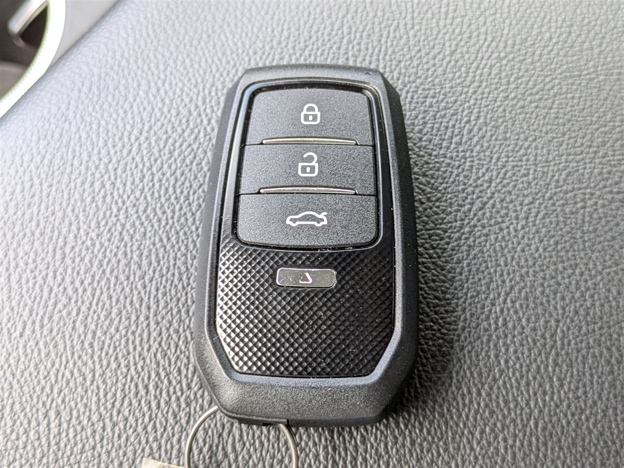 2020 Genesis G70 2.0T photo 25