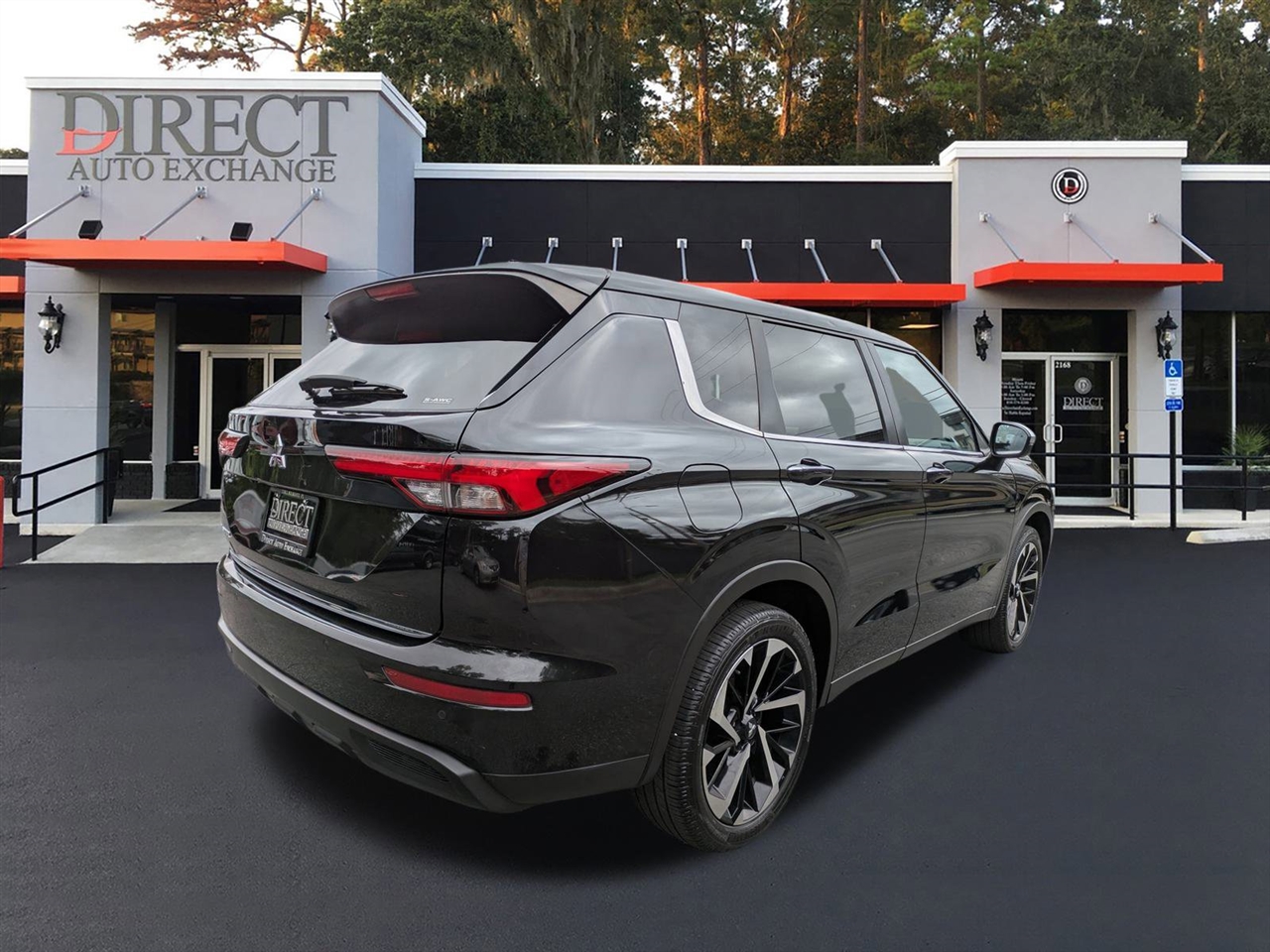2022 Mitsubishi Outlander ES photo 2