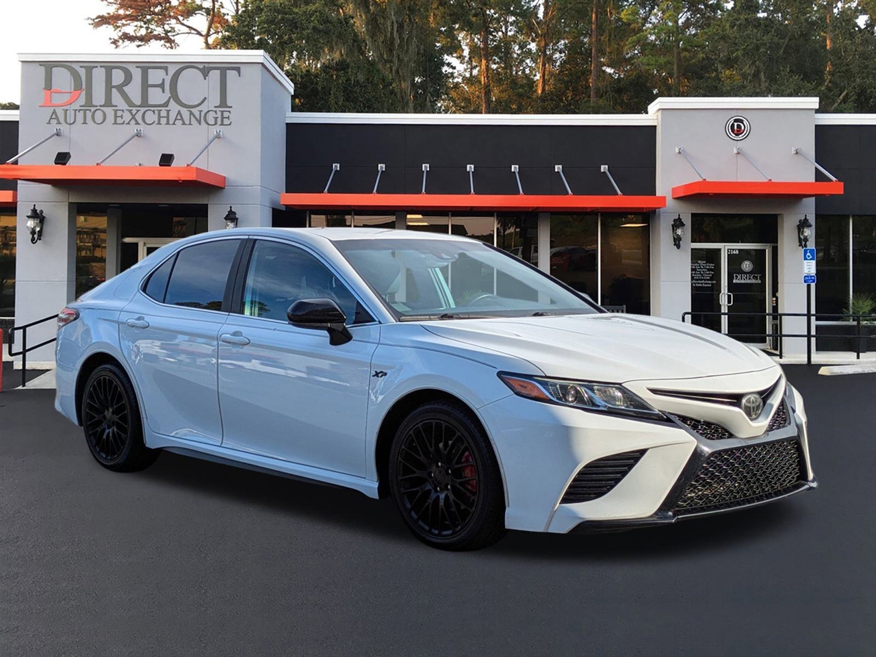 2020 Toyota Camry SE photo 2