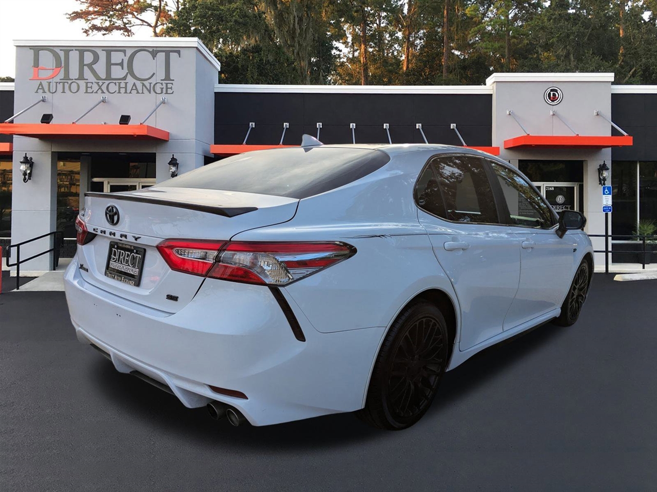 2020 Toyota Camry SE photo 4