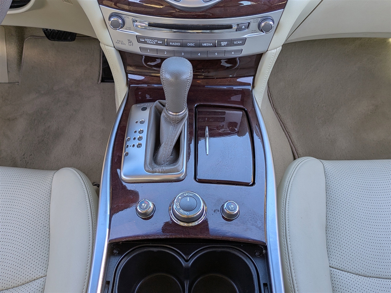 Infiniti Q70 L 3.7 2018