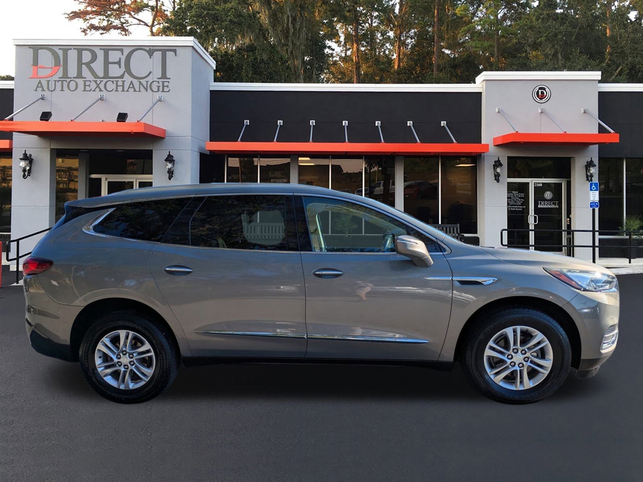 Buick Enclave Essence FWD 2018
