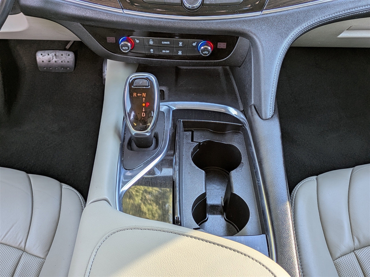 Buick Enclave Essence FWD 2018