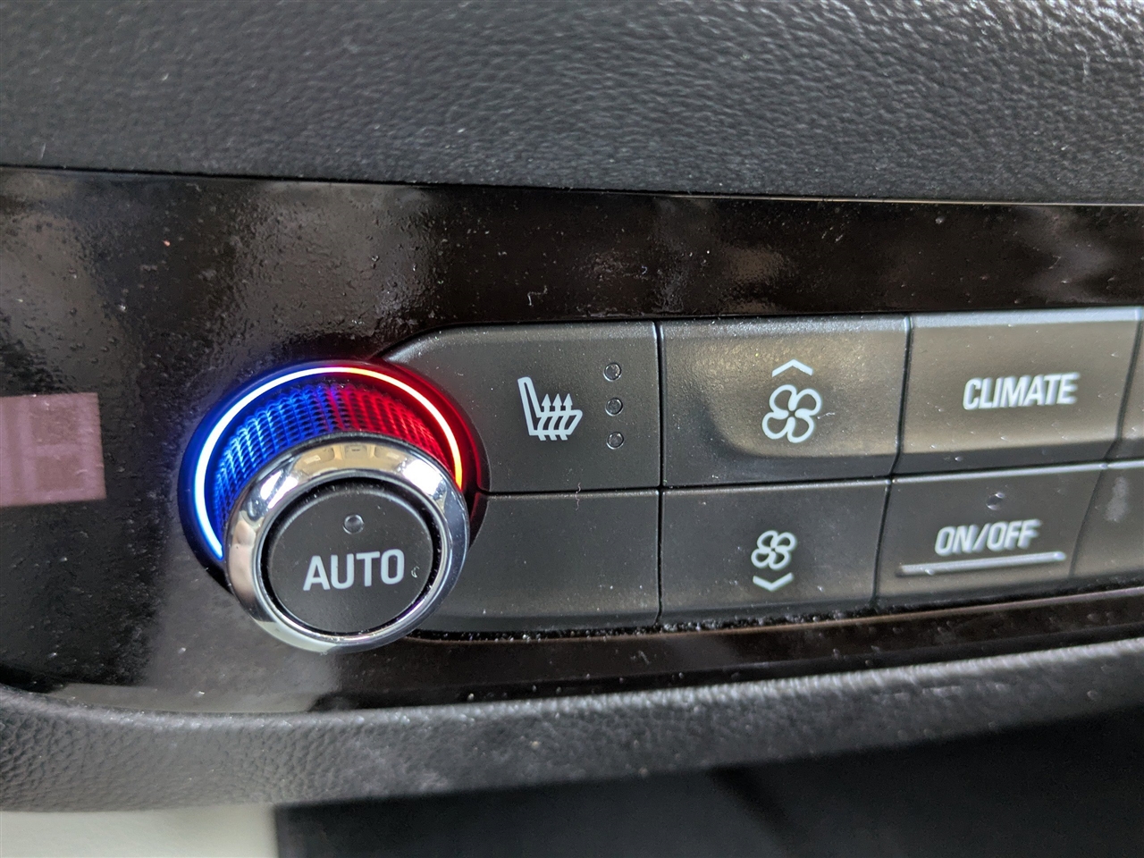 Buick Enclave Essence FWD 2018