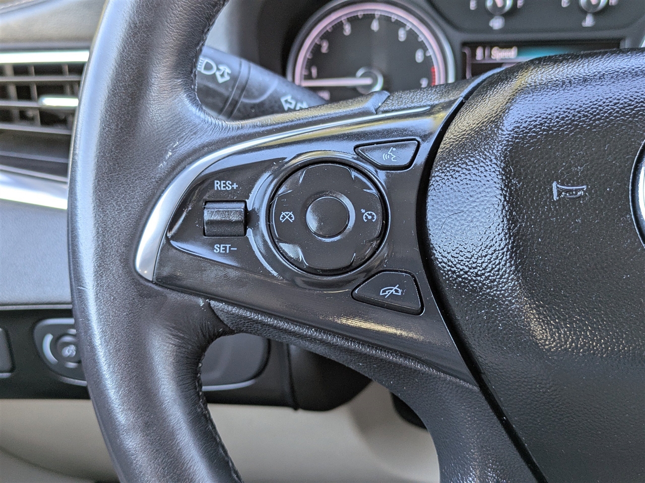 Buick Enclave Essence FWD 2018