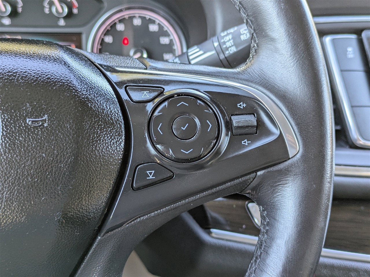 Buick Enclave Essence FWD 2018