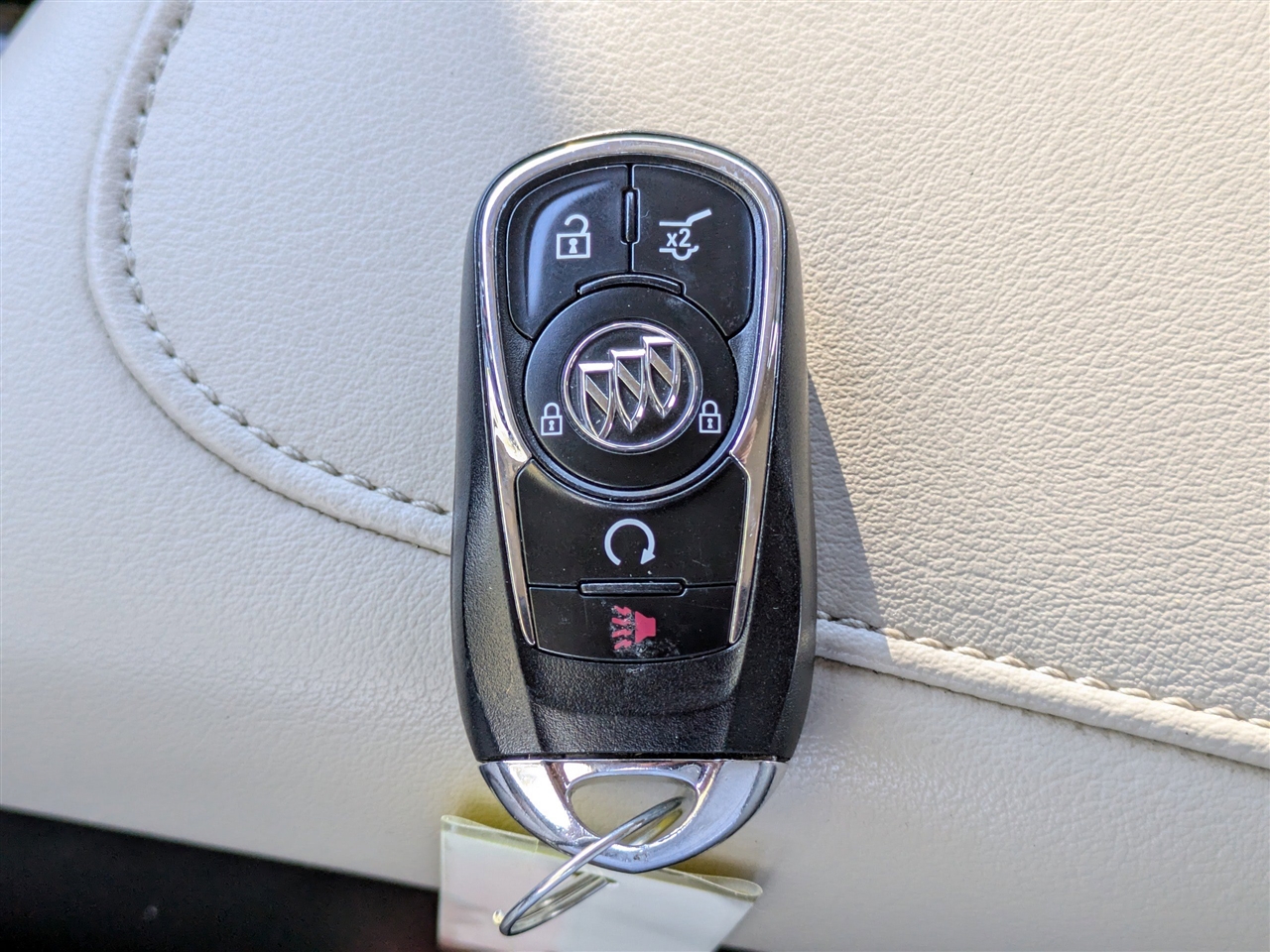 Buick Enclave Essence FWD 2018