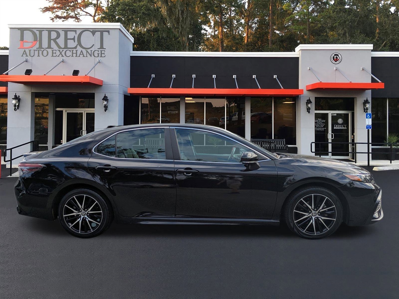 Toyota Camry SE 2023