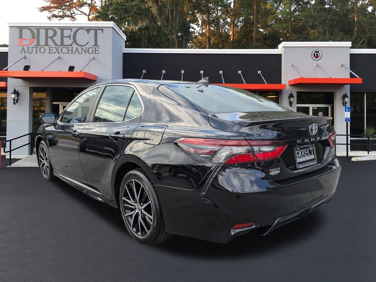 Toyota Camry SE 2023