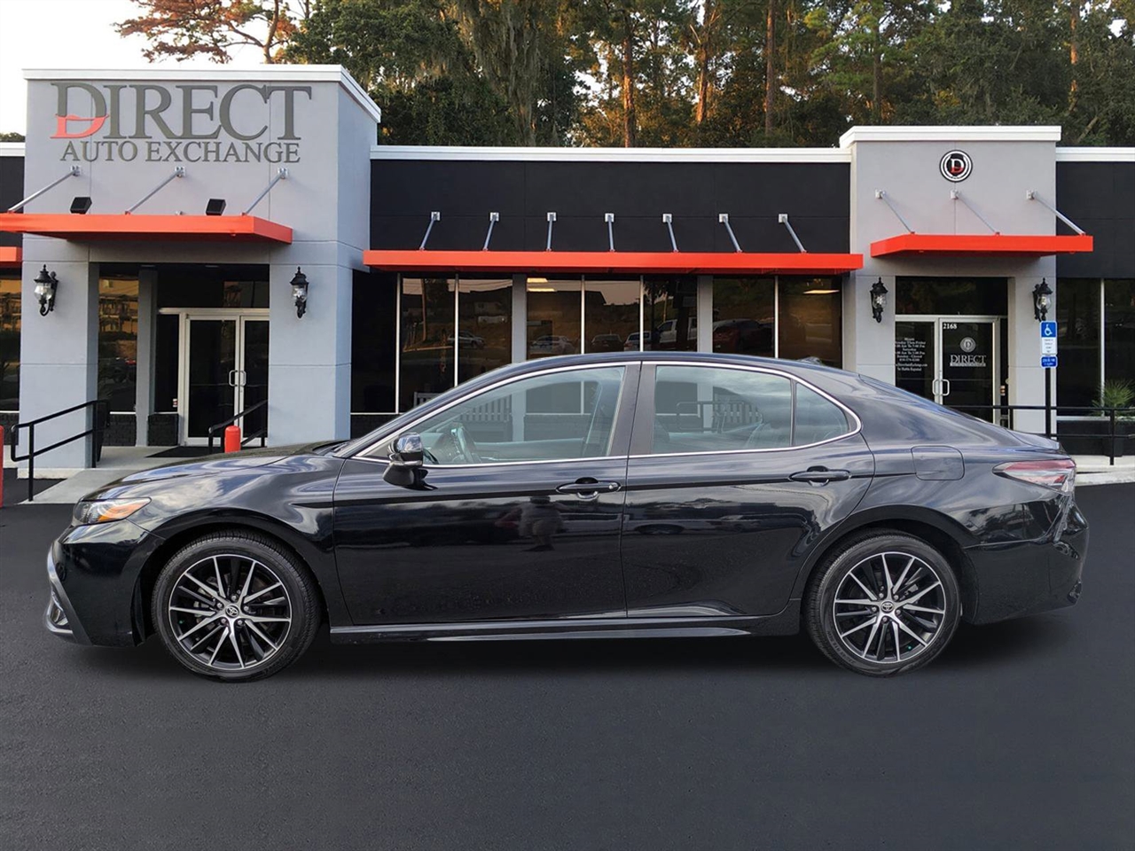 Toyota Camry SE 2023