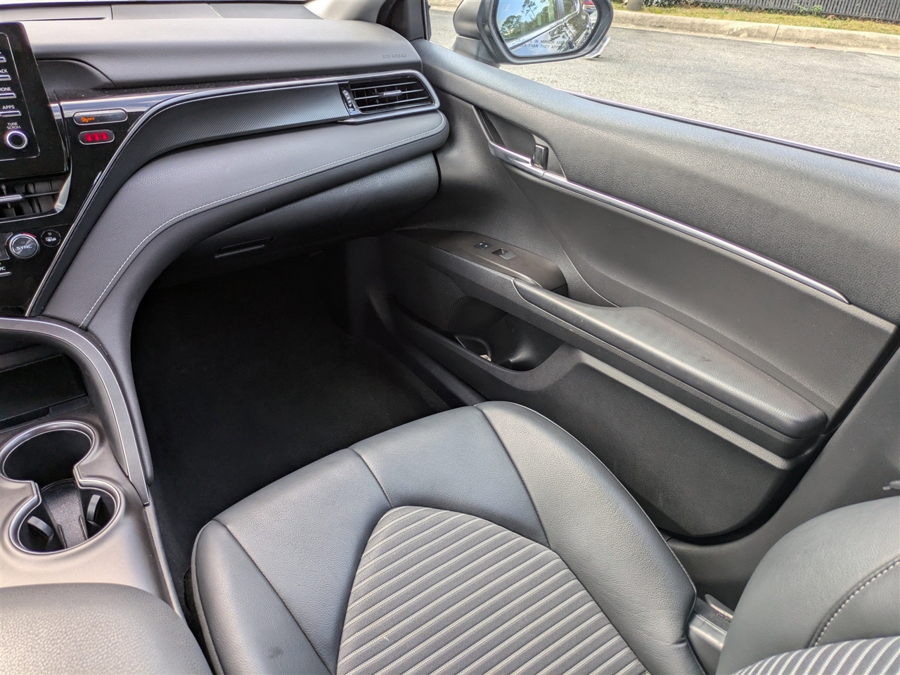 Toyota Camry SE 2023