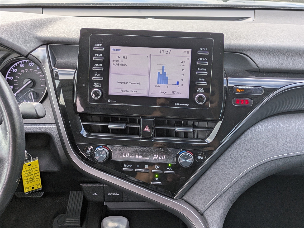 Toyota Camry SE 2023