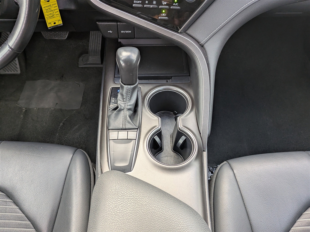 Toyota Camry SE 2023