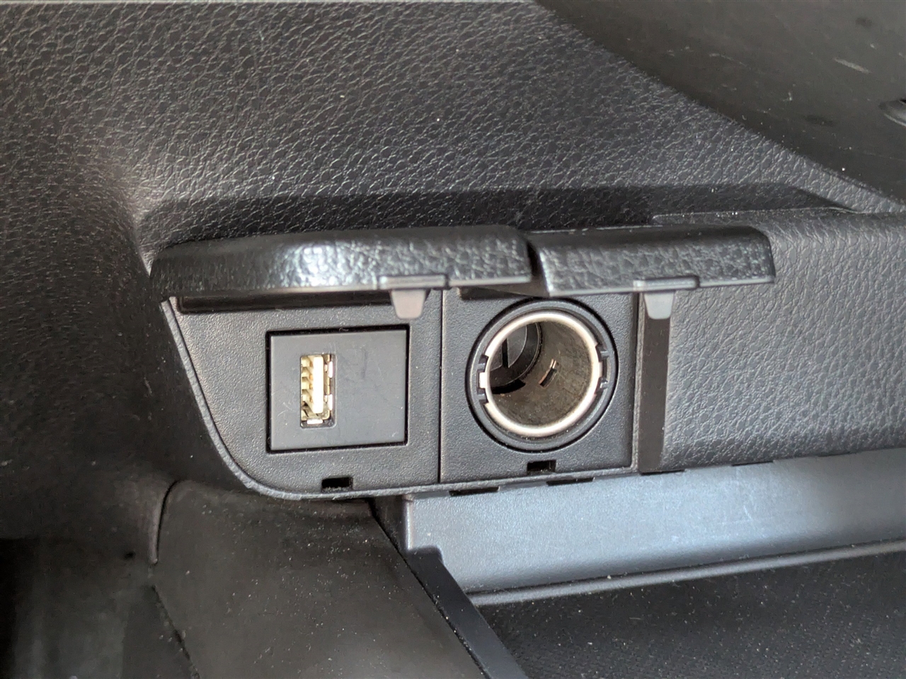 Toyota Camry SE 2023