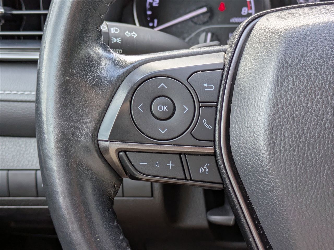 Toyota Camry SE 2023