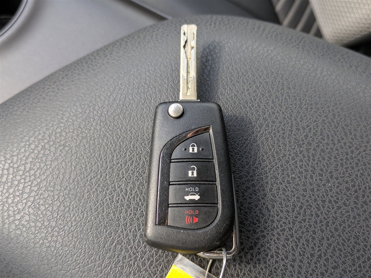 Toyota Camry SE 2023