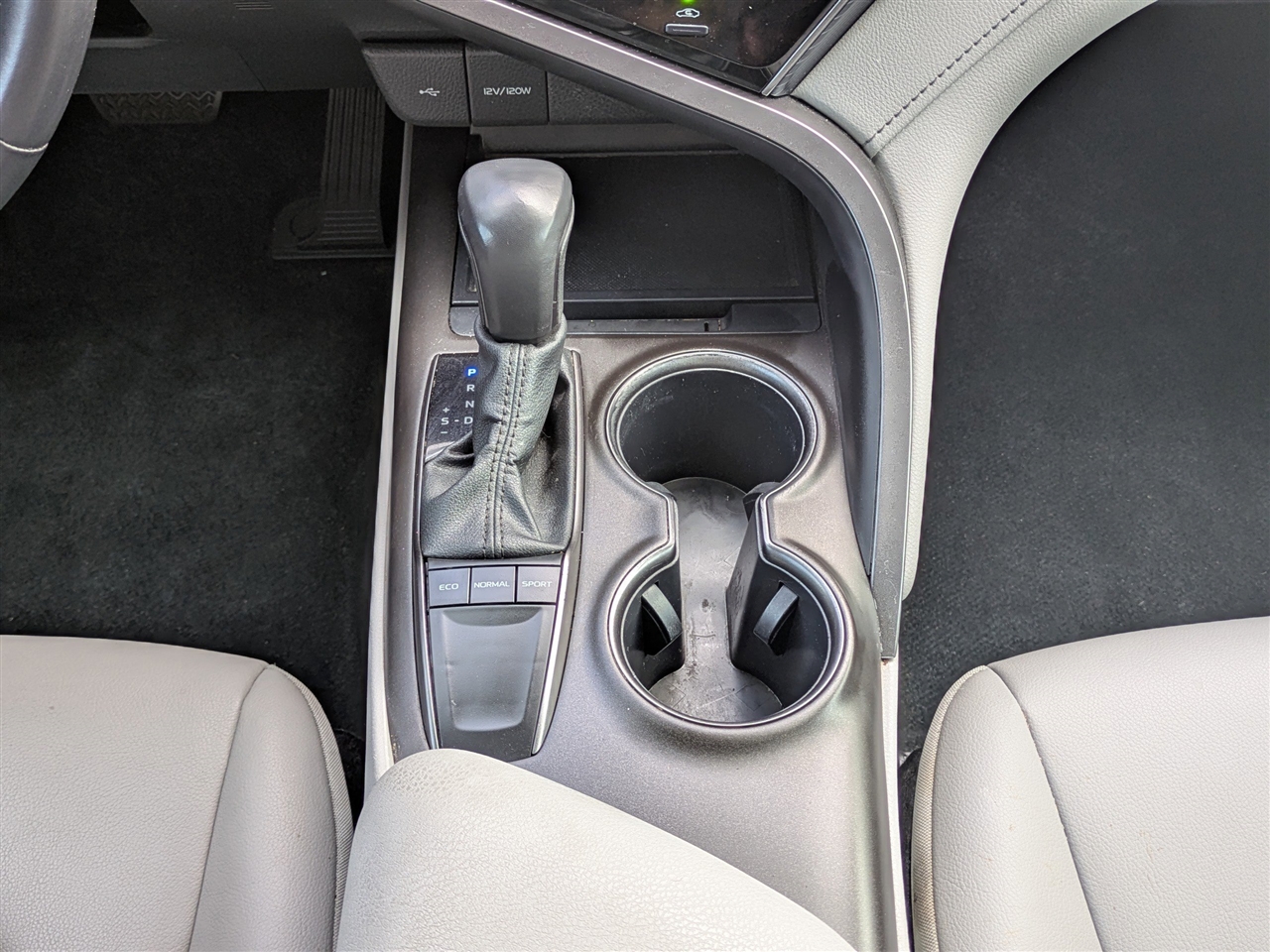 Toyota Camry SE 2022