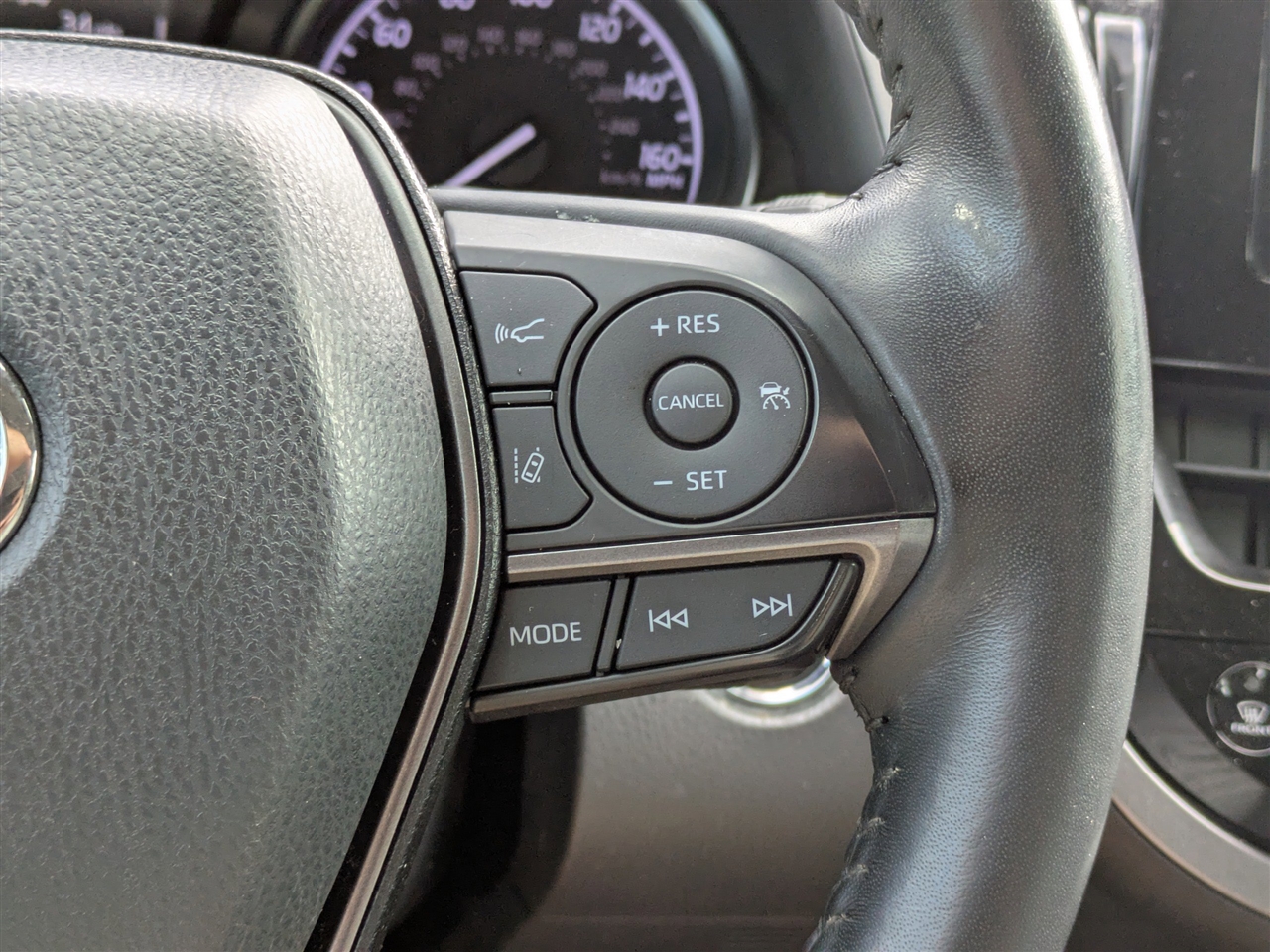 Toyota Camry SE 2022