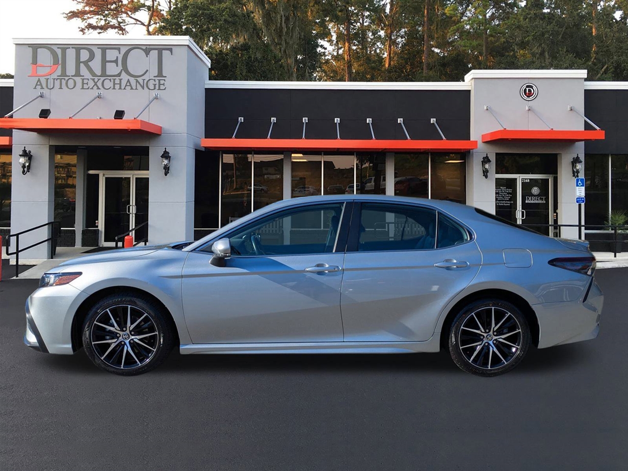 Toyota Camry SE 2023