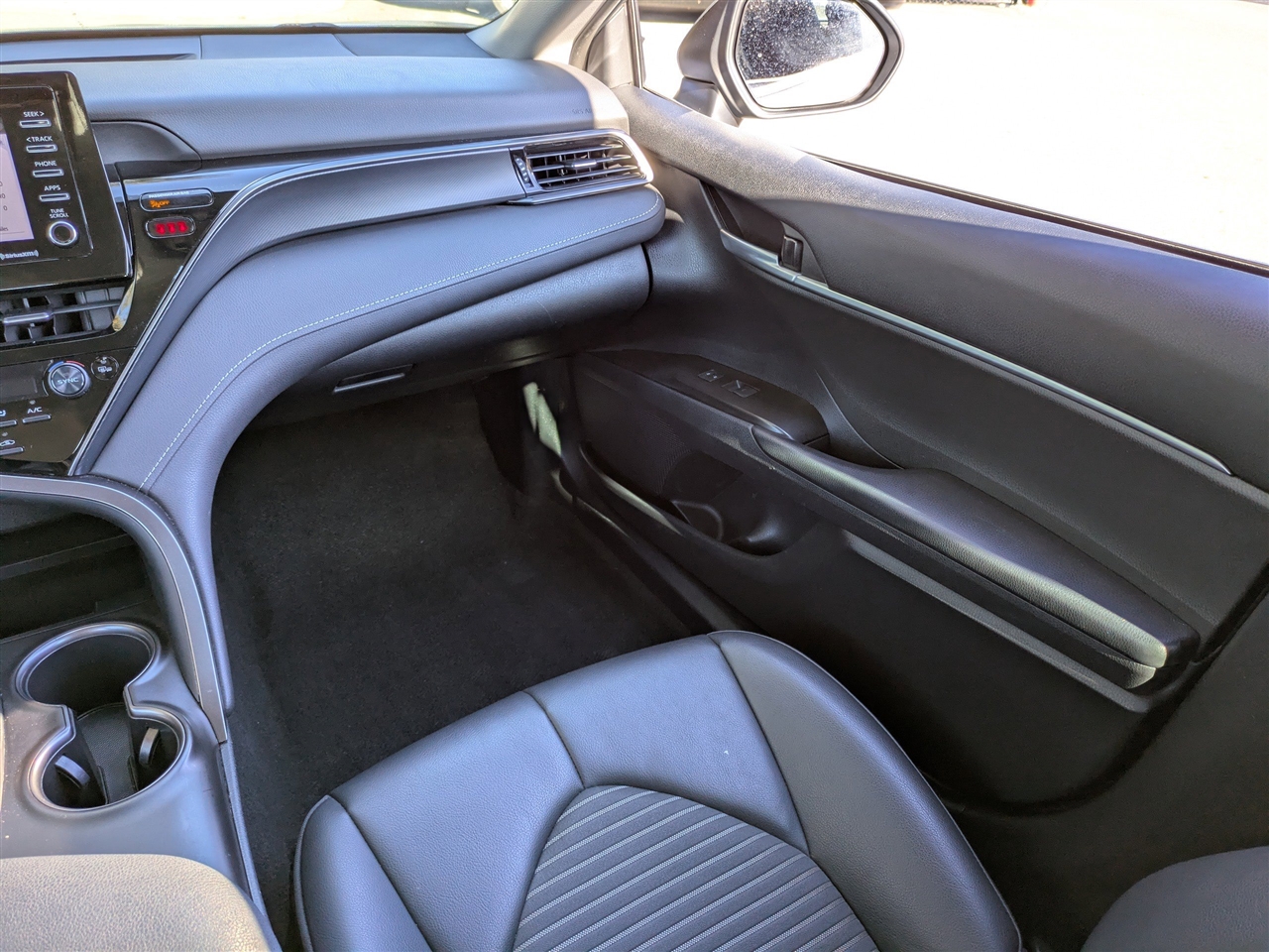 Toyota Camry SE 2023