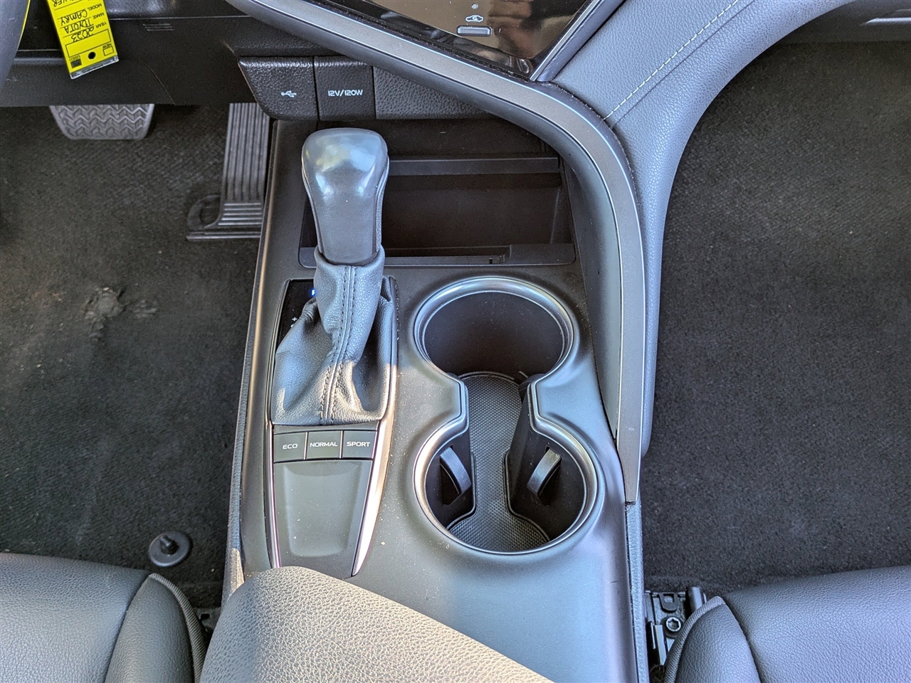 Toyota Camry SE 2023