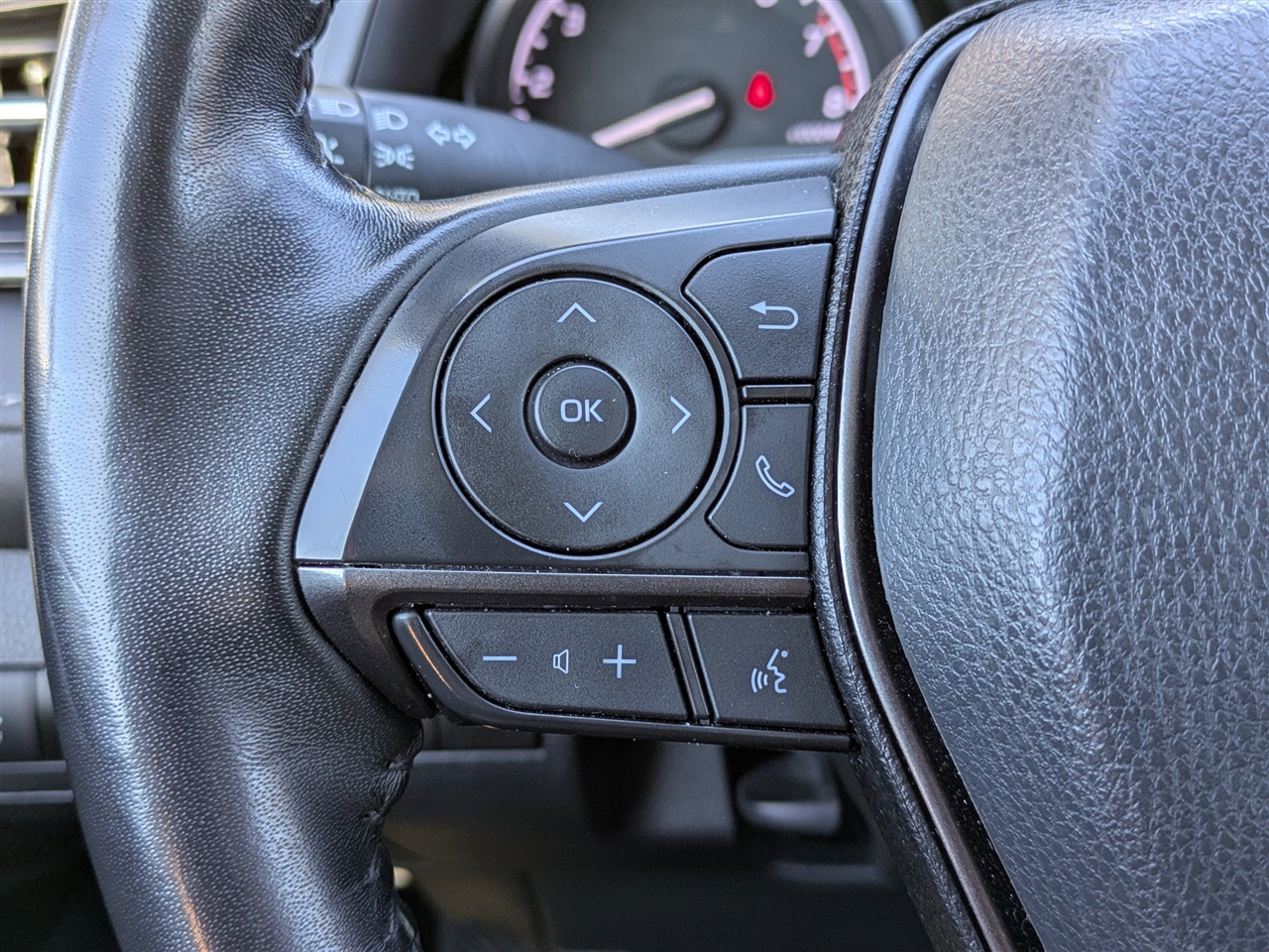 Toyota Camry SE 2023