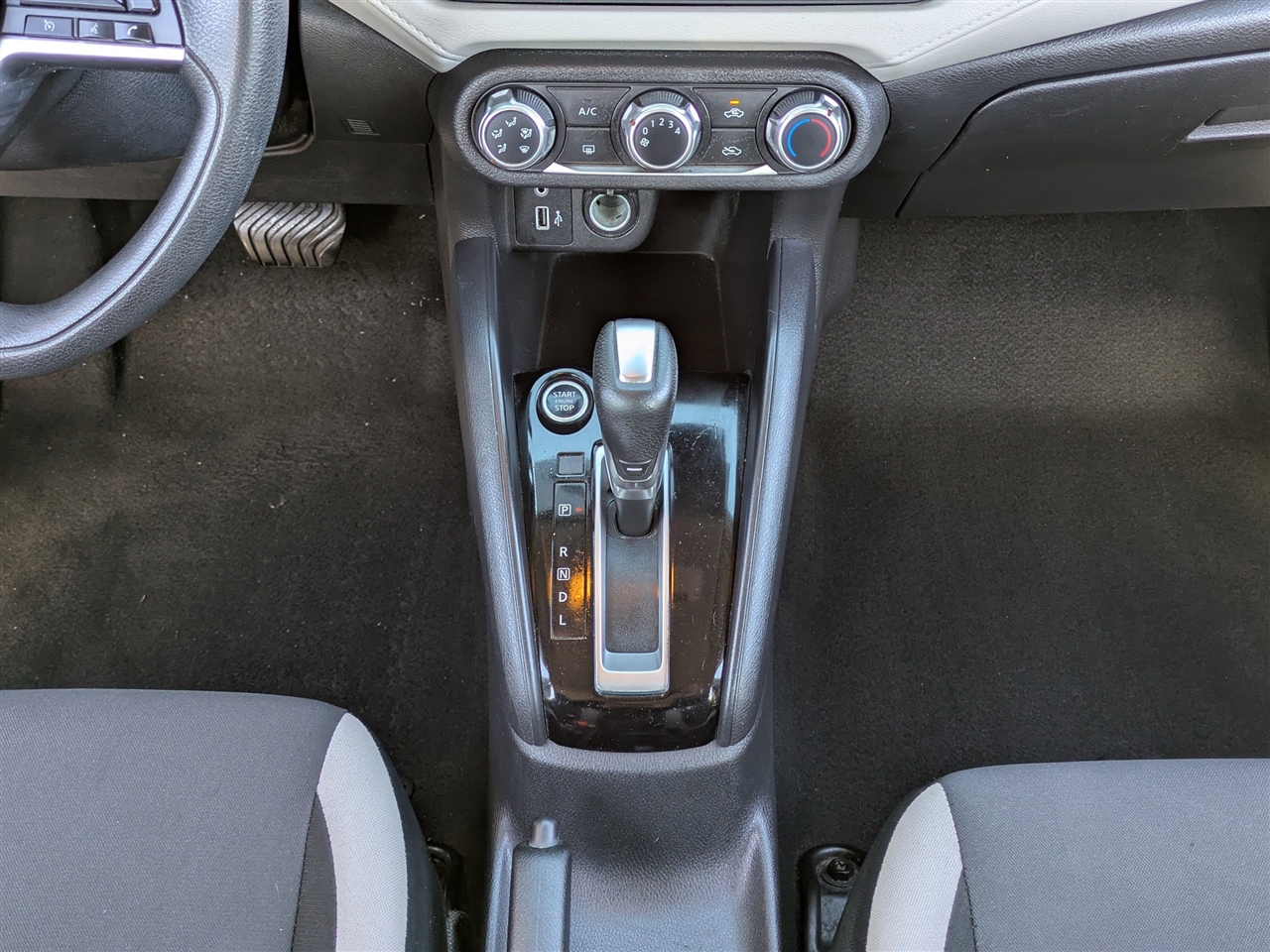 Nissan Versa SV 2021