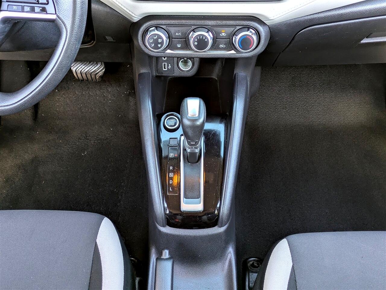 Nissan Versa SV 2021