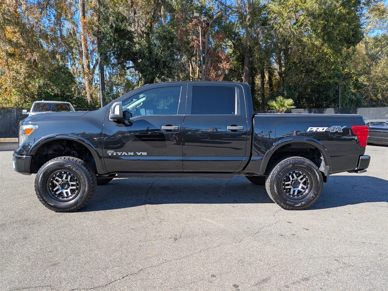 Nissan Titan PRO-4X Crew Cab 4WD 2019