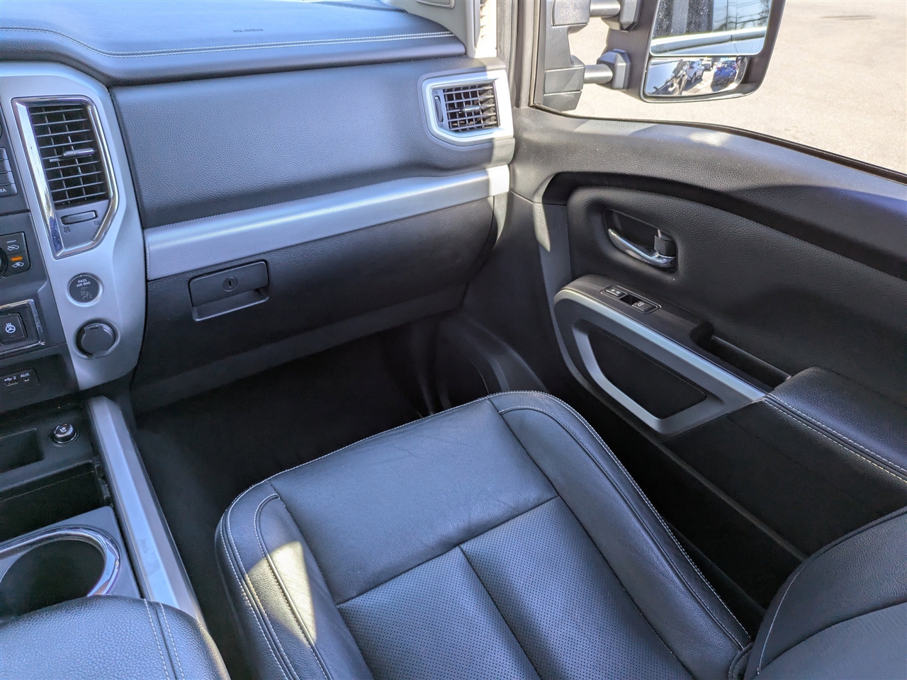 Nissan Titan PRO-4X Crew Cab 4WD 2019