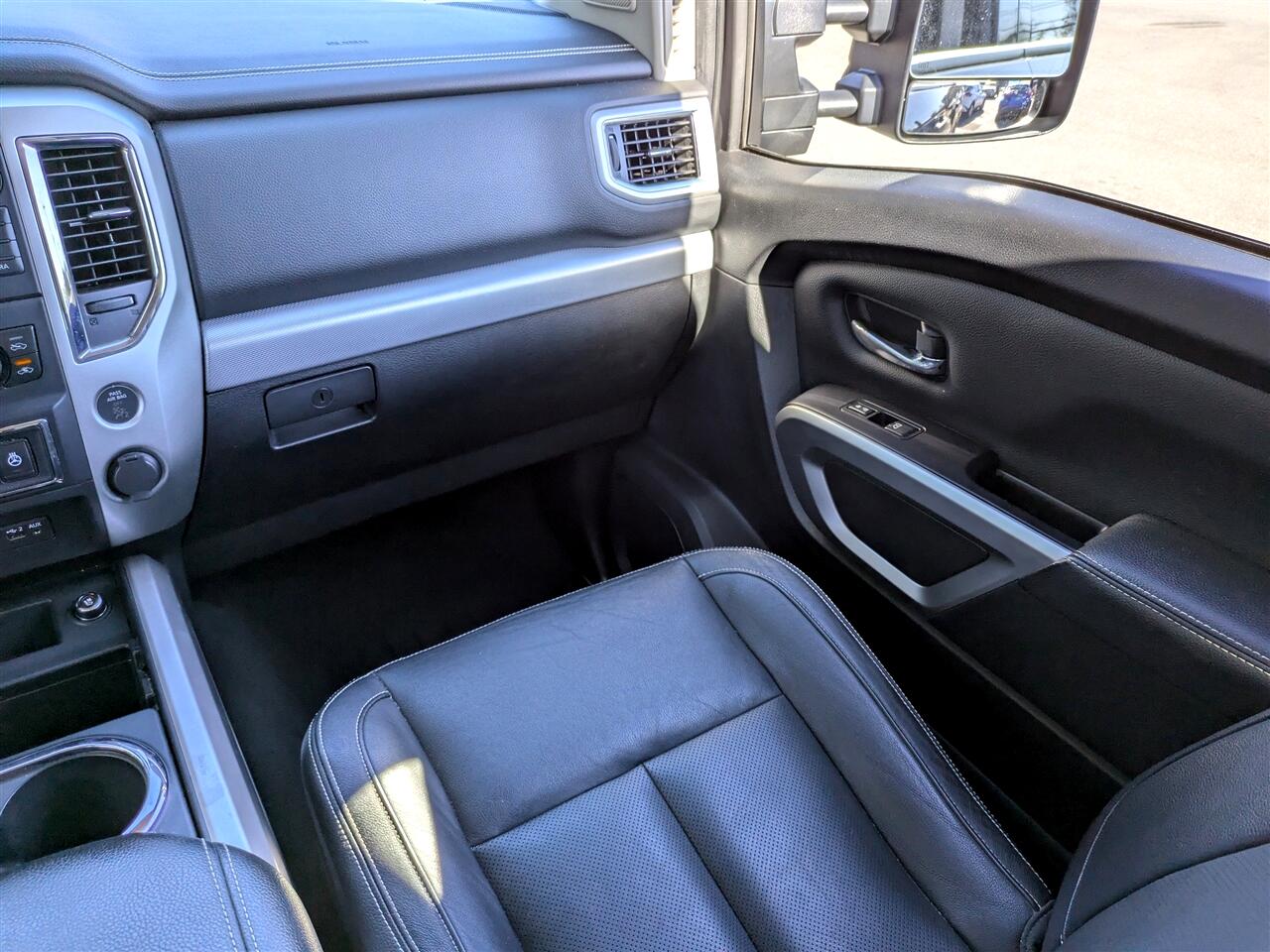 Nissan Titan PRO-4X Crew Cab 4WD 2019