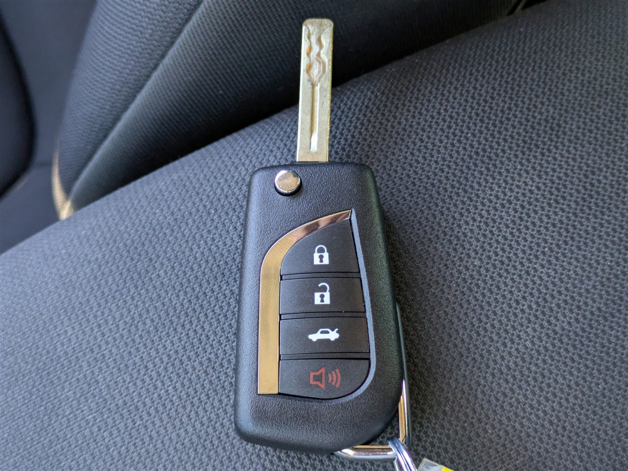 Toyota Corolla LE Hybrid 2022