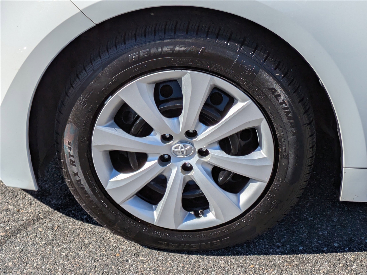 Toyota Corolla LE Hybrid 2022