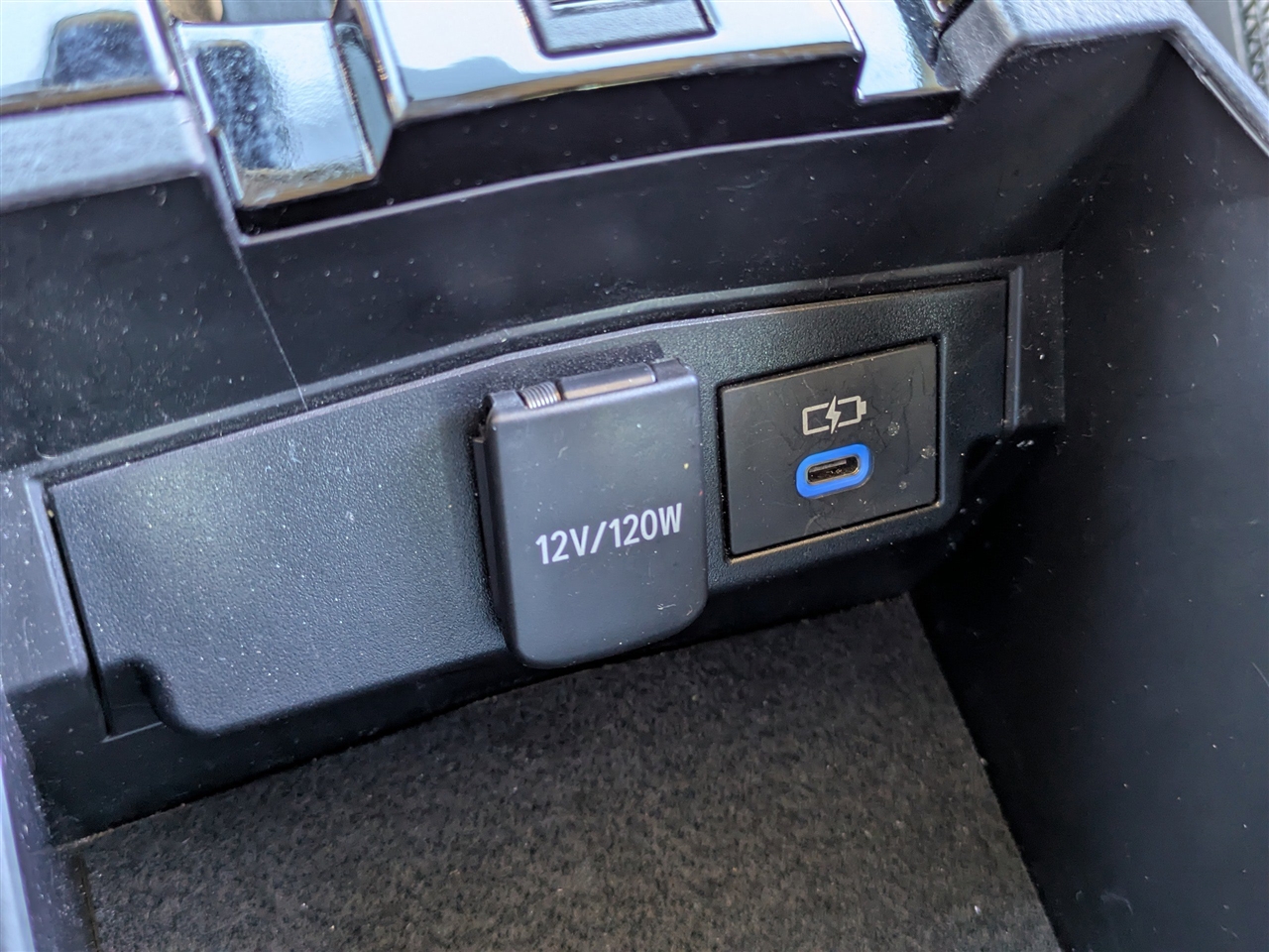 Toyota Corolla LE Hybrid 2022