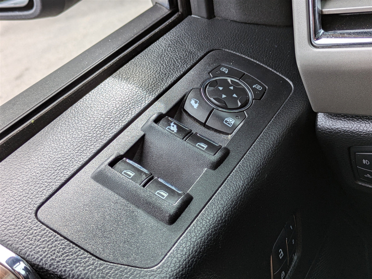 Ford F-150 Lariat SuperCrew 5.5-ft. Bed 4WD 2016