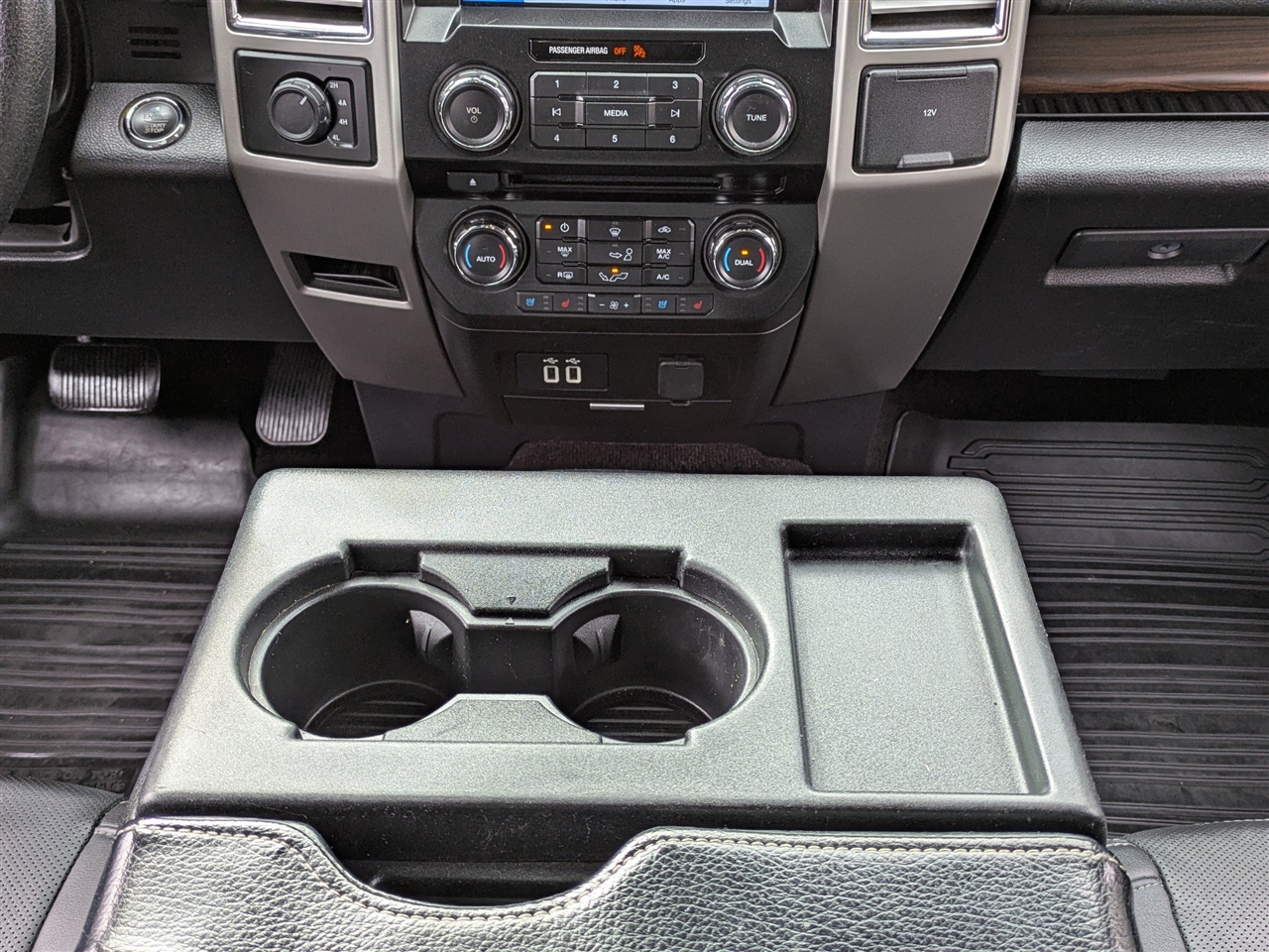 Ford F-150 Lariat SuperCrew 5.5-ft. Bed 4WD 2016