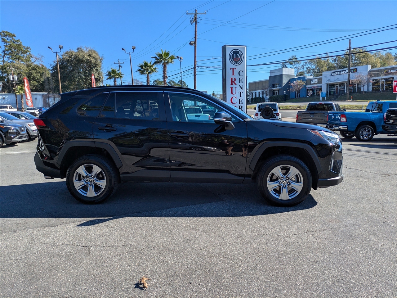 Toyota RAV4 XLE 2024