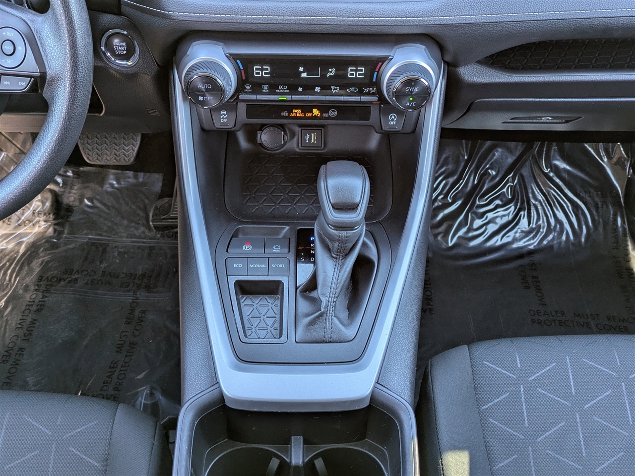 Toyota RAV4 XLE 2024