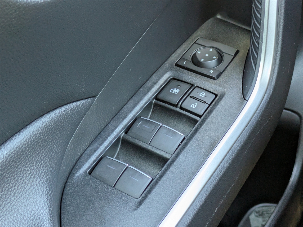 Toyota RAV4 XLE 2024