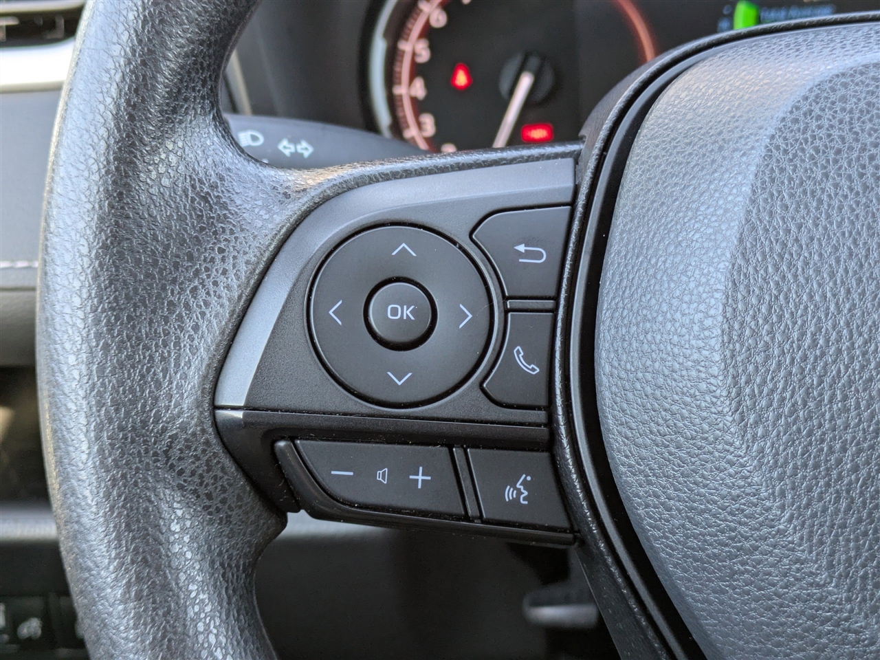 Toyota RAV4 XLE 2024