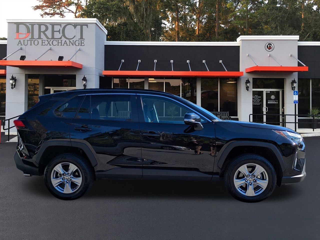 Toyota RAV4 XLE 2024