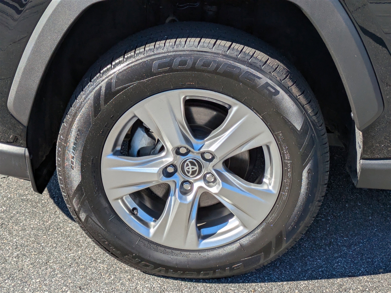 Toyota RAV4 XLE 2024