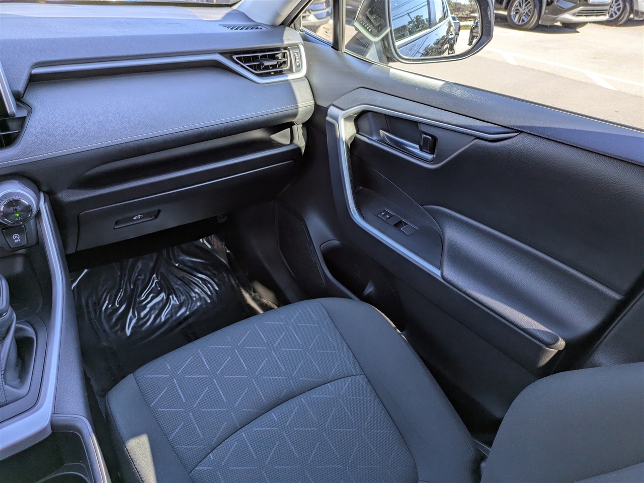 Toyota RAV4 XLE 2024