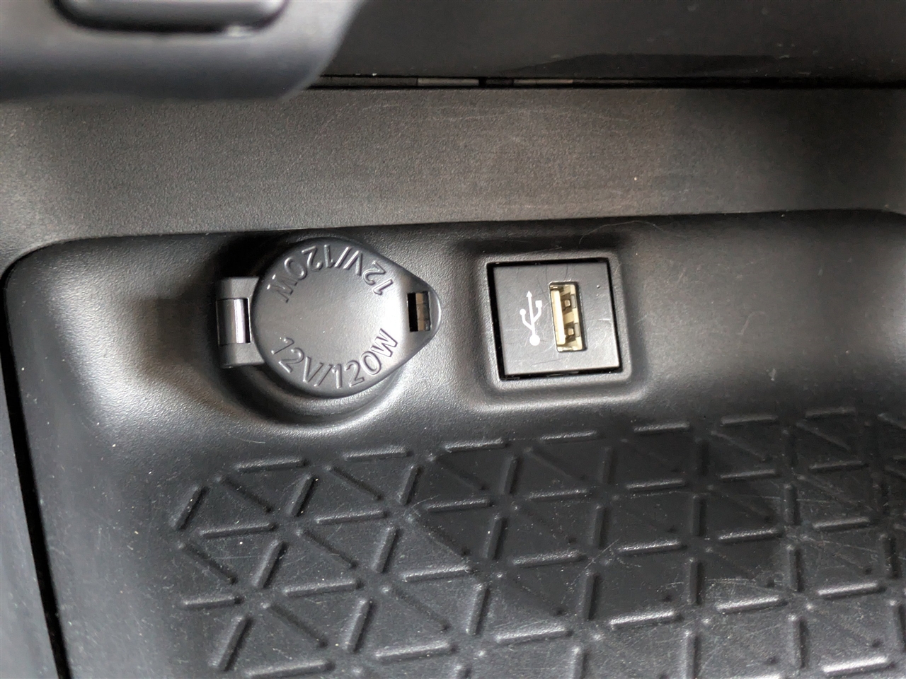 Toyota RAV4 XLE 2024