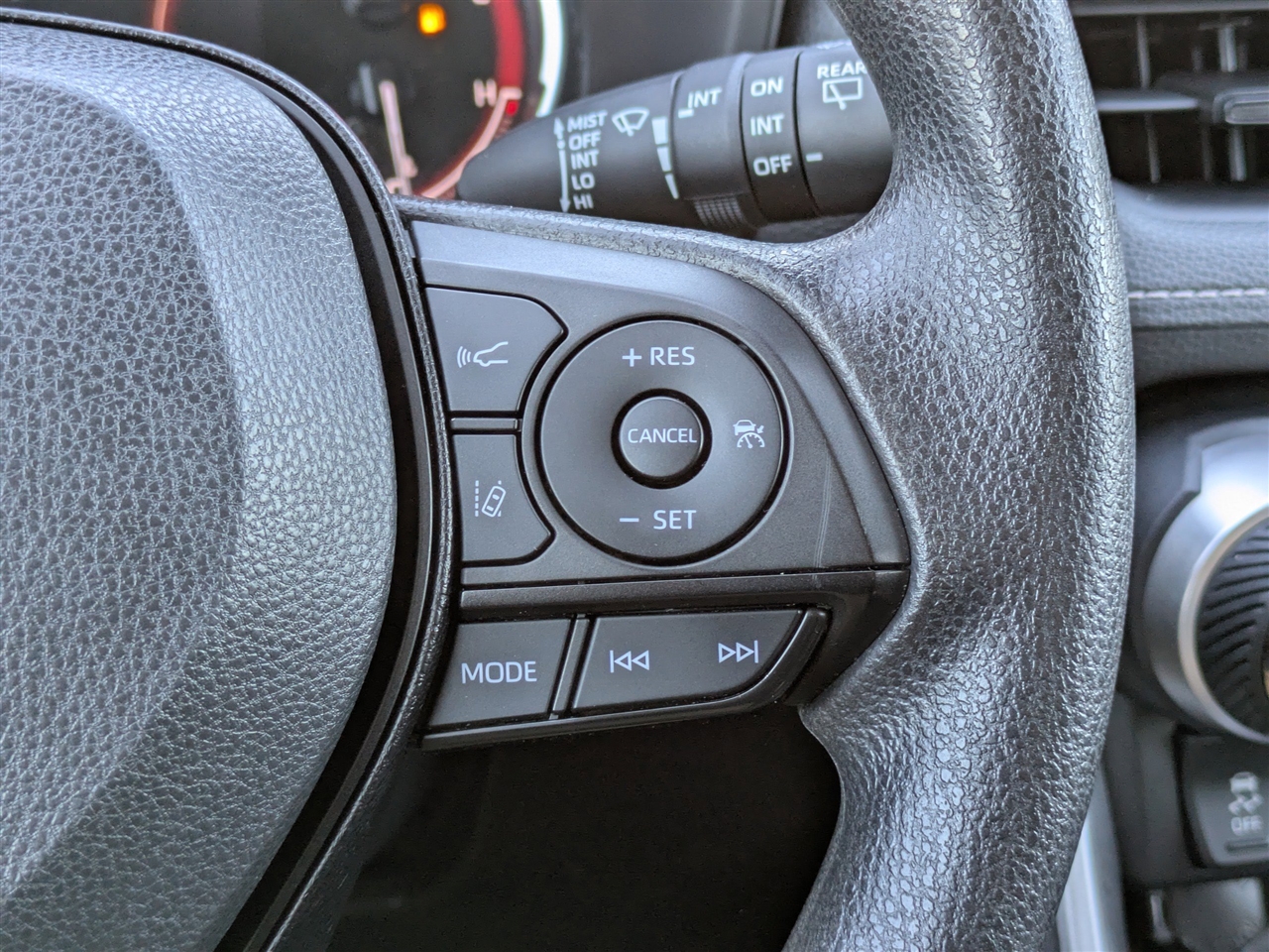 Toyota RAV4 XLE 2024