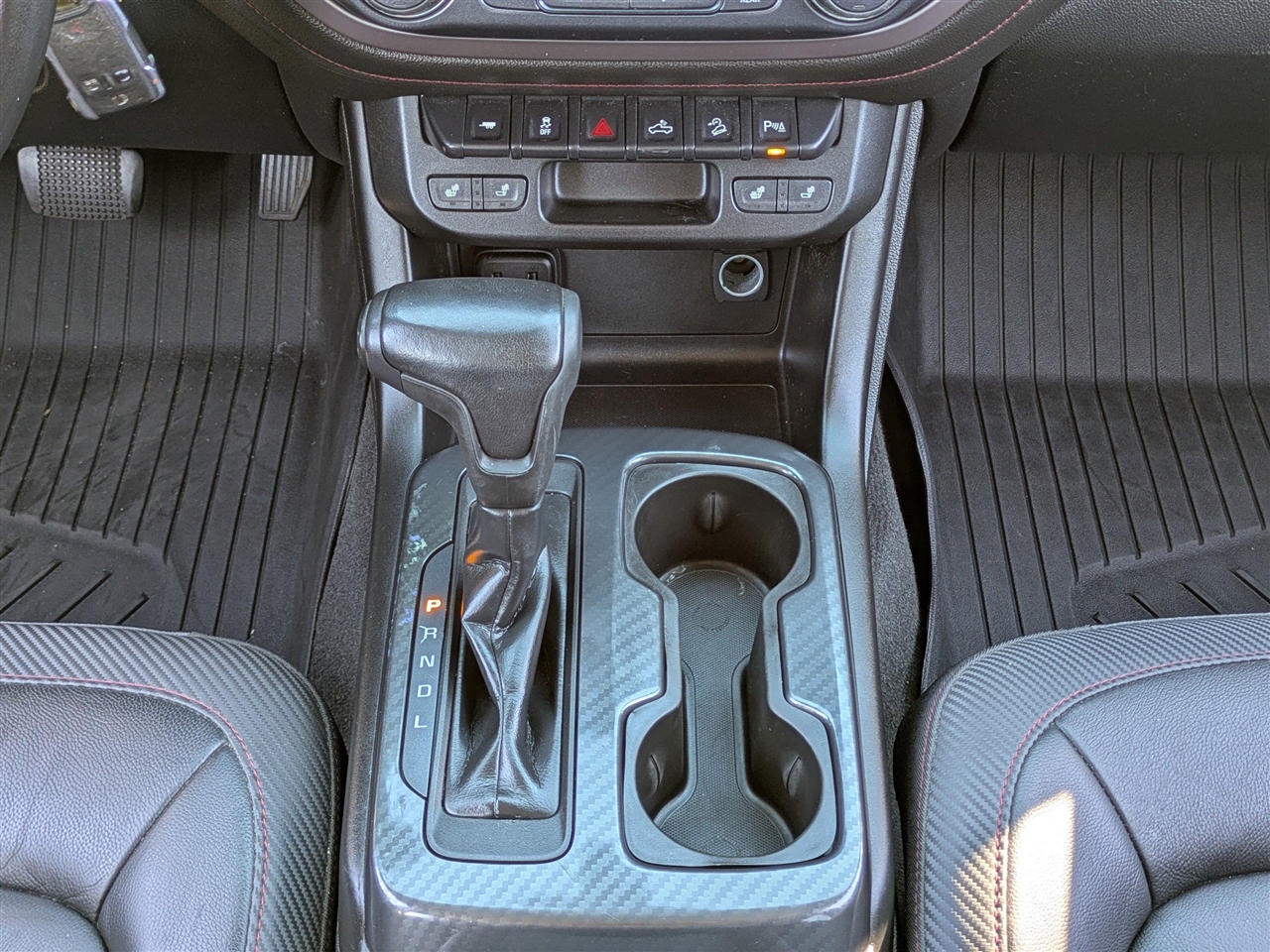 GMC Canyon All Terrain Crew Cab w/Leather Long Box 4WD 2020